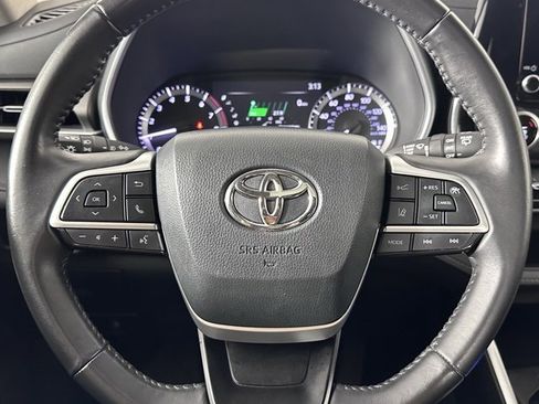 Used 2024 Toyota Highlander XLE image 18