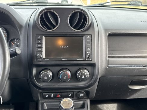 Used 2014 Jeep Patriot Latitude w/ Sun/Sound Group image 17