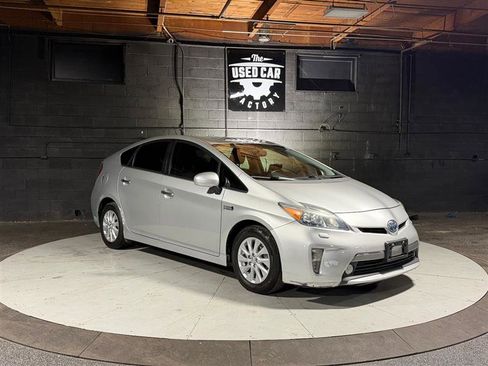 Used 2012 Toyota Prius Plug-In Hybrid image 6