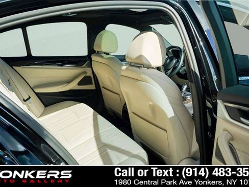 Used 2022 BMW 540i xDrive w/ Premium Package image 41