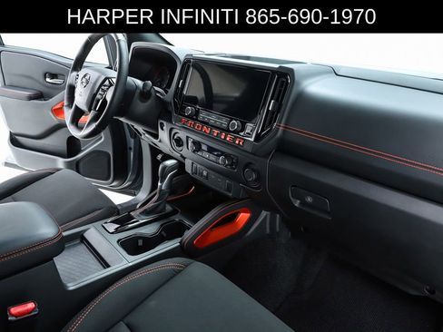 Used 2025 Nissan Frontier PRO-4X image 32