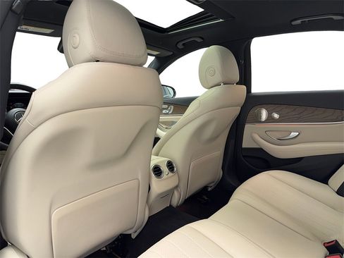 Used 2022 Mercedes-Benz E 350 Sedan w/ AMG Line Exterior image 42