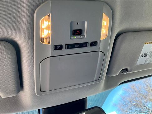 Used 2024 Toyota Highlander XLE image 30