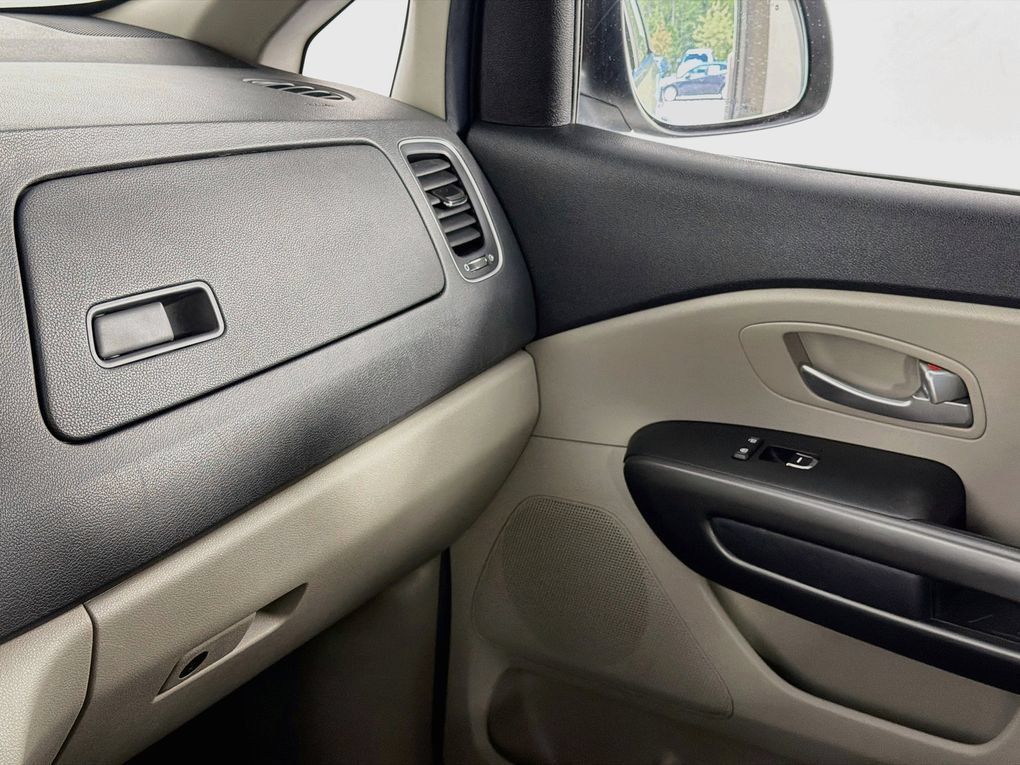 Used 2021 Kia Sedona EX FWD image 33