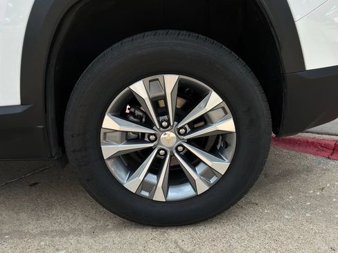 Used 2025 Chevrolet Equinox LT FWD image 9
