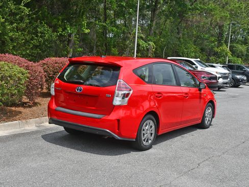 Used 2017 Toyota Prius V Four FWD image 4