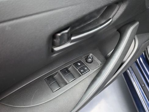 Used 2022 Toyota Corolla LE image 11
