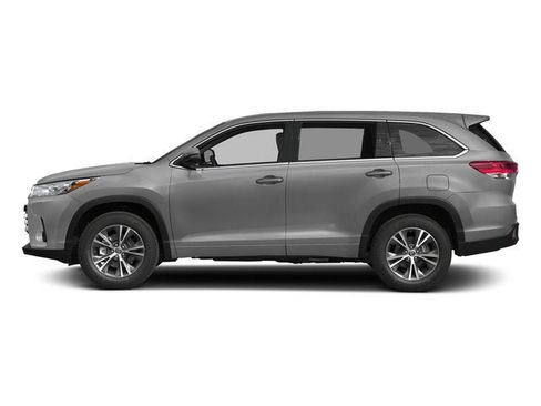 Used 2017 Toyota Highlander Plus AWD/4WD image 3
