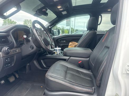 Used 2023 Nissan Titan PRO-4X w/ Pro-4x Convenience Package AWD/4WD image 5