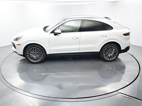 Certified 2022 Porsche Cayenne Platinum Edition image 36