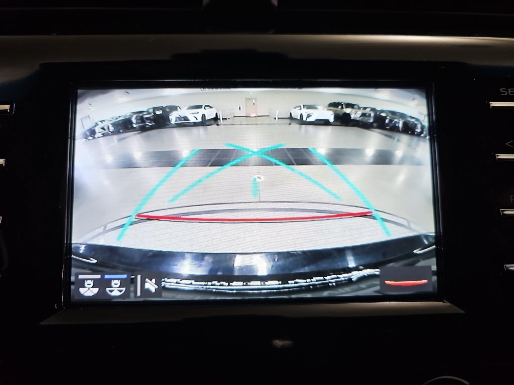 Used 2018 Toyota Camry SE w/ Convenience Package FWD image 24