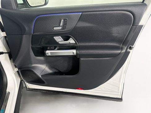 Used 2024 Mercedes-Benz EQB 250+ image 32