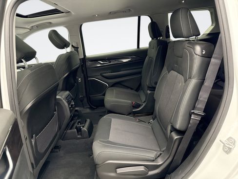 Used 2022 Jeep Grand Cherokee L Laredo w/ Luxury Tech Group I image 19