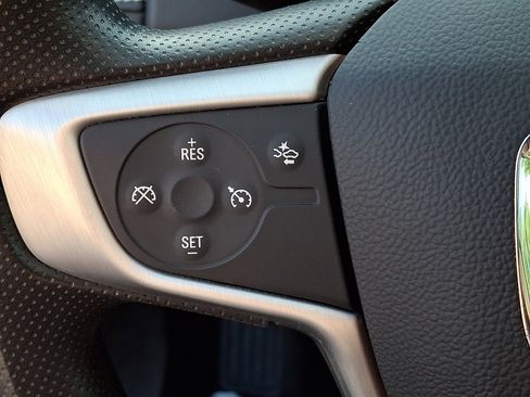 Used 2023 GMC Acadia SLE FWD image 21