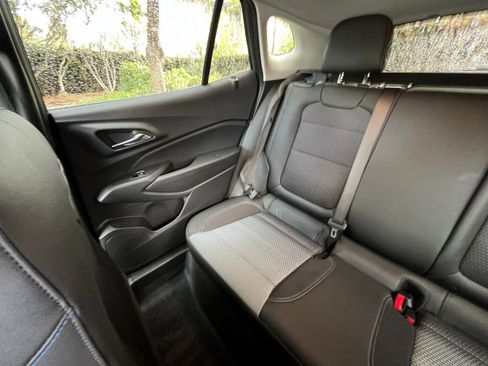 Used 2025 Chevrolet Trax LT w/ LT Convenience Package image 37