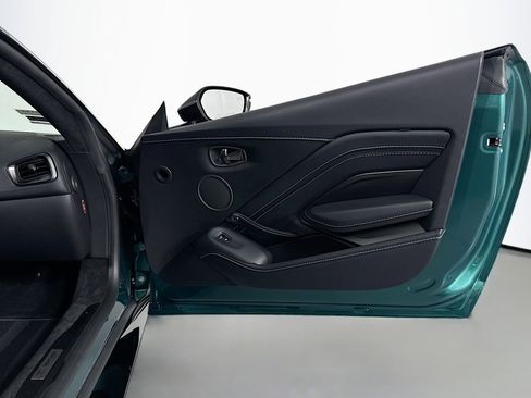 Used 2023 Aston Martin V8 Vantage Roadster image 24