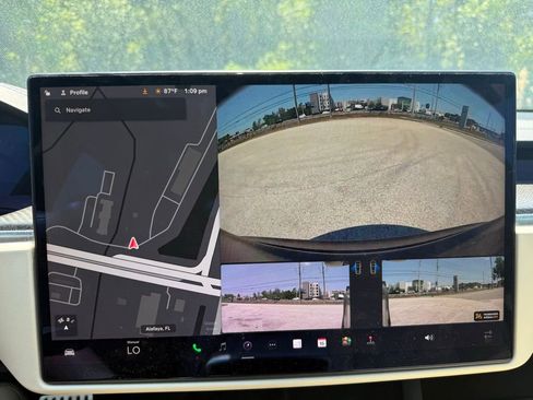 Used 2021 Tesla Model S Plaid image 25