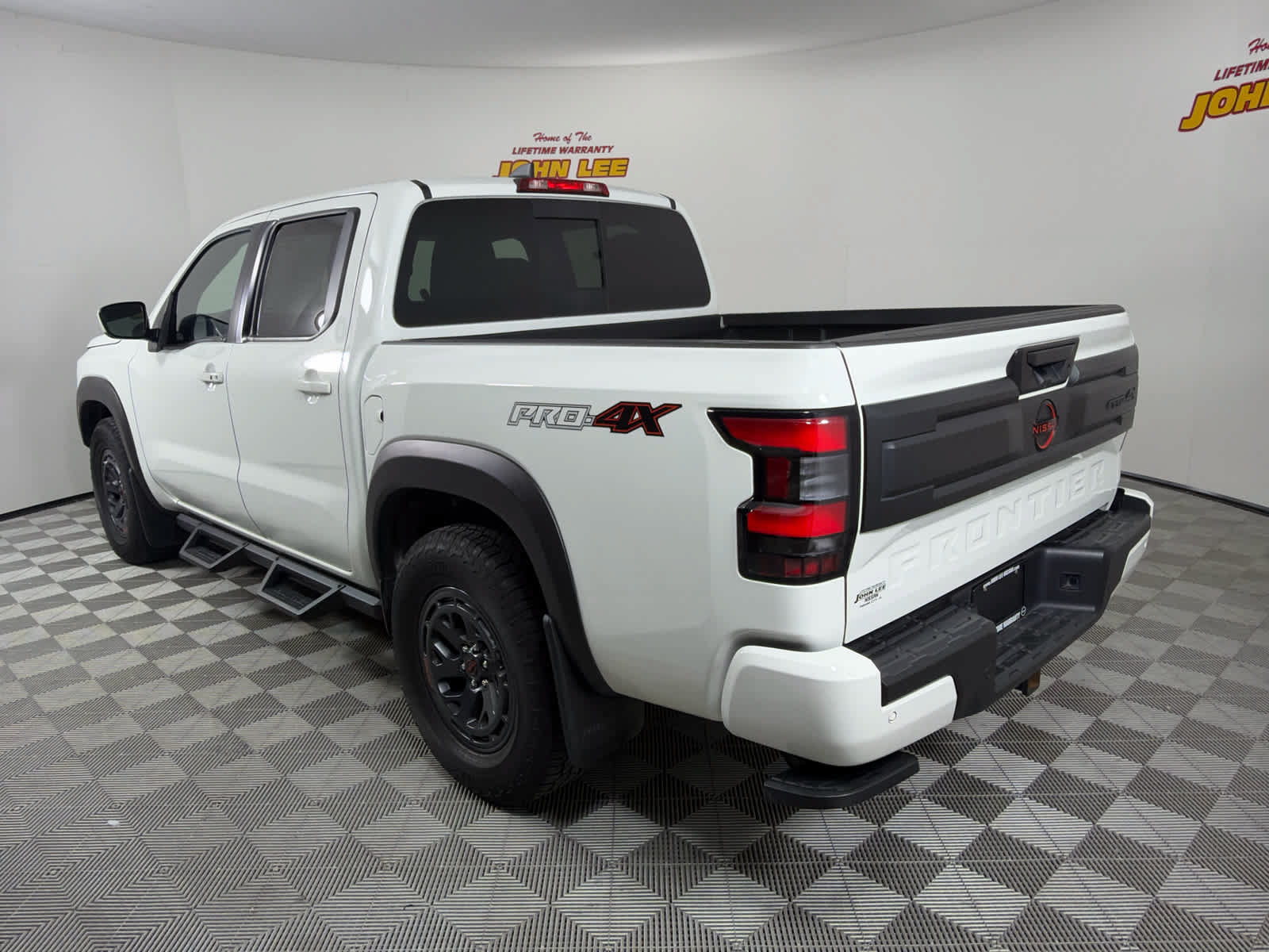 Certified 2025 Nissan Frontier PRO-4X AWD/4WD image 3