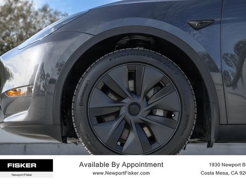 Used 2024 Tesla Model Y Long Range AWD/4WD image 3