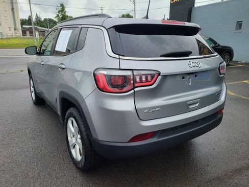 Used 2019 Jeep Compass Latitude w/ Cold Weather Group AWD/4WD image 9