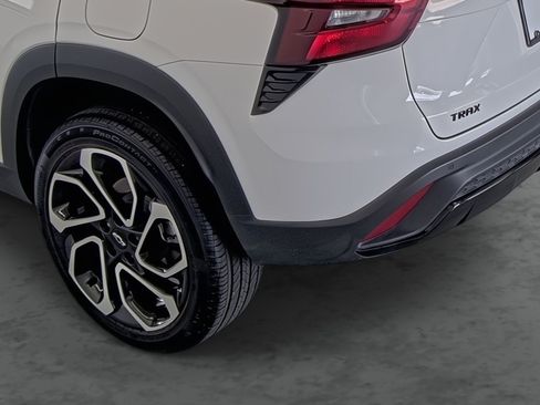 Certified 2025 Chevrolet Trax RS w/ Driver Confidence Package FWD image 9