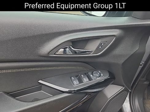 Used 2024 Chevrolet Trax LT w/ Sunroof Package image 12