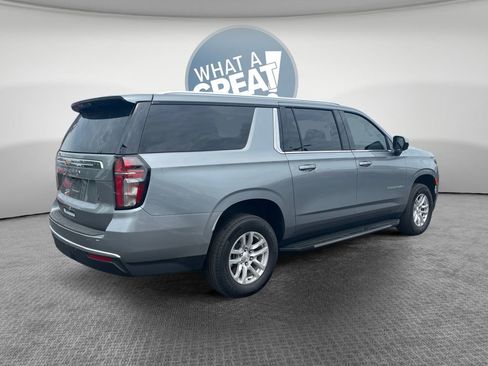 Used 2024 Chevrolet Suburban LS RWD image 3