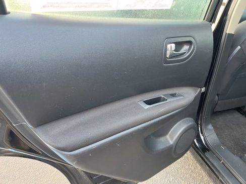 Used 2014 Nissan Rogue S image 11