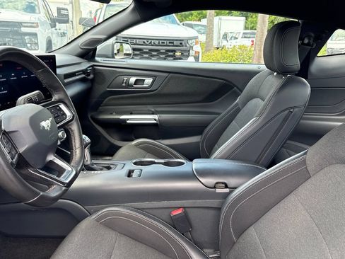 Used 2024 Ford Mustang Coupe RWD image 4