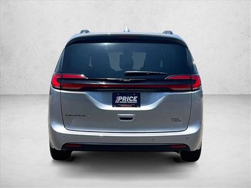 Used 2021 Chrysler Pacifica Touring-L w/ Premium & Safety Sphere Group FWD image 4