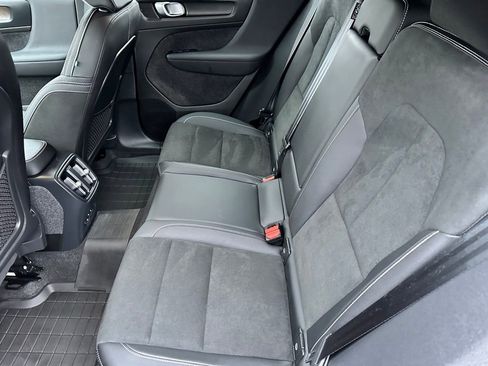 Used 2023 Volvo C40 P8 Recharge Ultimate image 11