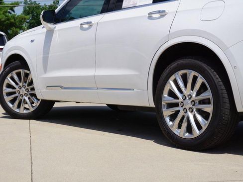 Used 2024 Cadillac XT6 Premium Luxury w/ Technology Package AWD/4WD image 13