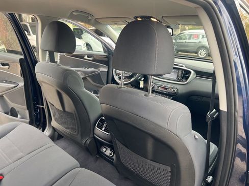 Certified 2019 Kia Sorento LX w/ LX Convenience Package image 14