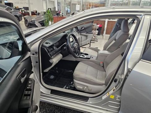 Used 2012 Toyota Camry LE image 9