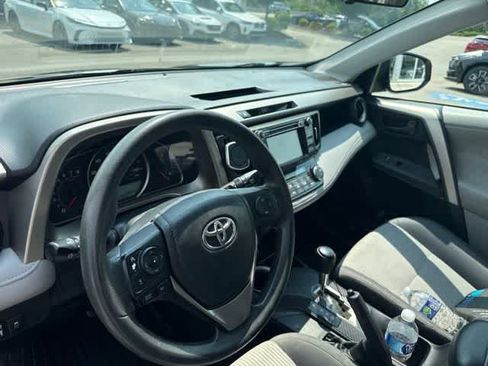 Used 2013 Toyota RAV4 XLE FWD image 8