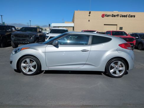 Used 2014 Hyundai Veloster FWD image 9