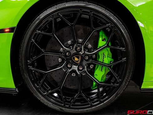 Used 2023 Lamborghini Huracan EVO RWD image 20