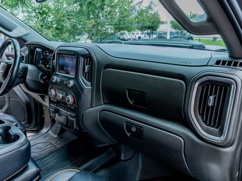 Used 2021 GMC Sierra 1500 SLT AWD/4WD image 16