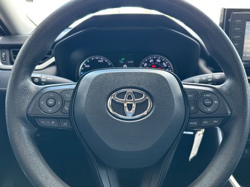 Used 2021 Toyota RAV4 LE image 22
