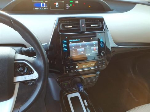 Used 2016 Toyota Prius Three image 34