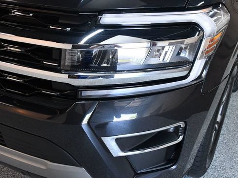 Used 2024 Ford Expedition Limited AWD/4WD image 12