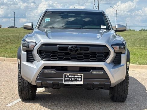 Certified 2024 Toyota Tacoma TRD Off-Road AWD/4WD image 3