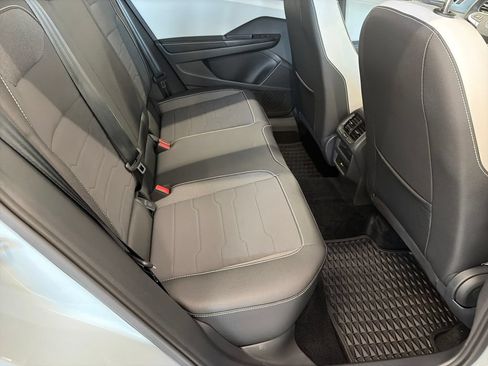 Certified 2025 Volkswagen Taos SE w/ Panoramic Sunroof Package AWD/4WD image 27