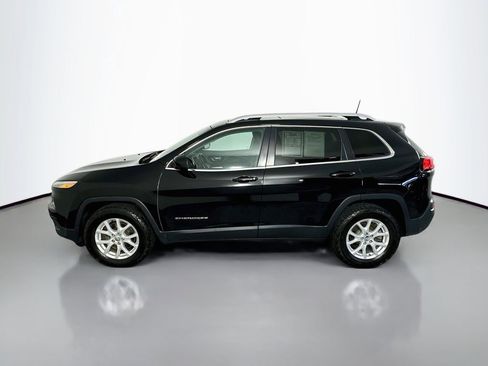 Used 2018 Jeep Cherokee Latitude Plus w/ Comfort/Convenience Group AWD/4WD image 4