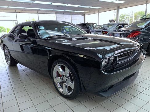 Used 2009 Dodge Challenger R/T RWD image 4