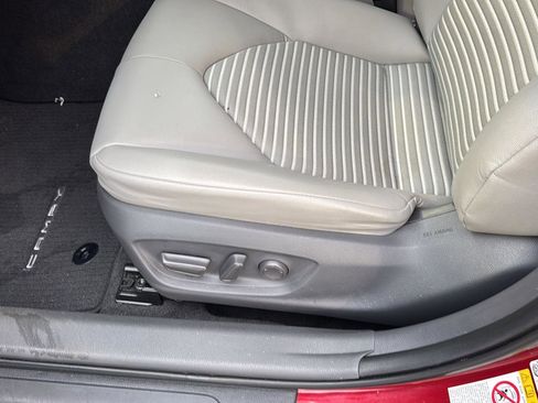 Used 2018 Toyota Camry SE w/ Convenience Package image 26