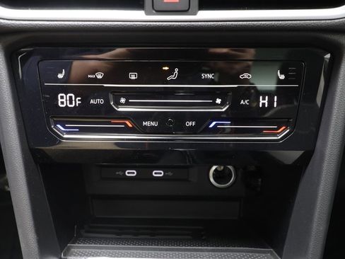 Used 2026 Volkswagen Taos SE image 11