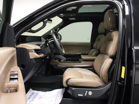 Used 2025 Lincoln Navigator L Black Label AWD/4WD image 12