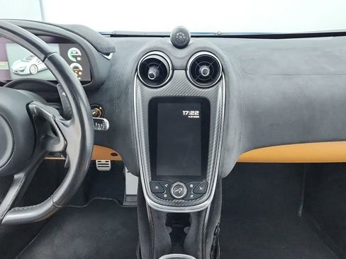 Used 2018 McLaren 570S Spider image 25