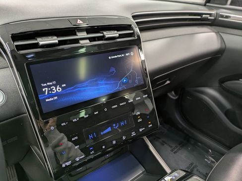 Certified 2024 Hyundai Tucson Limited AWD/4WD image 11
